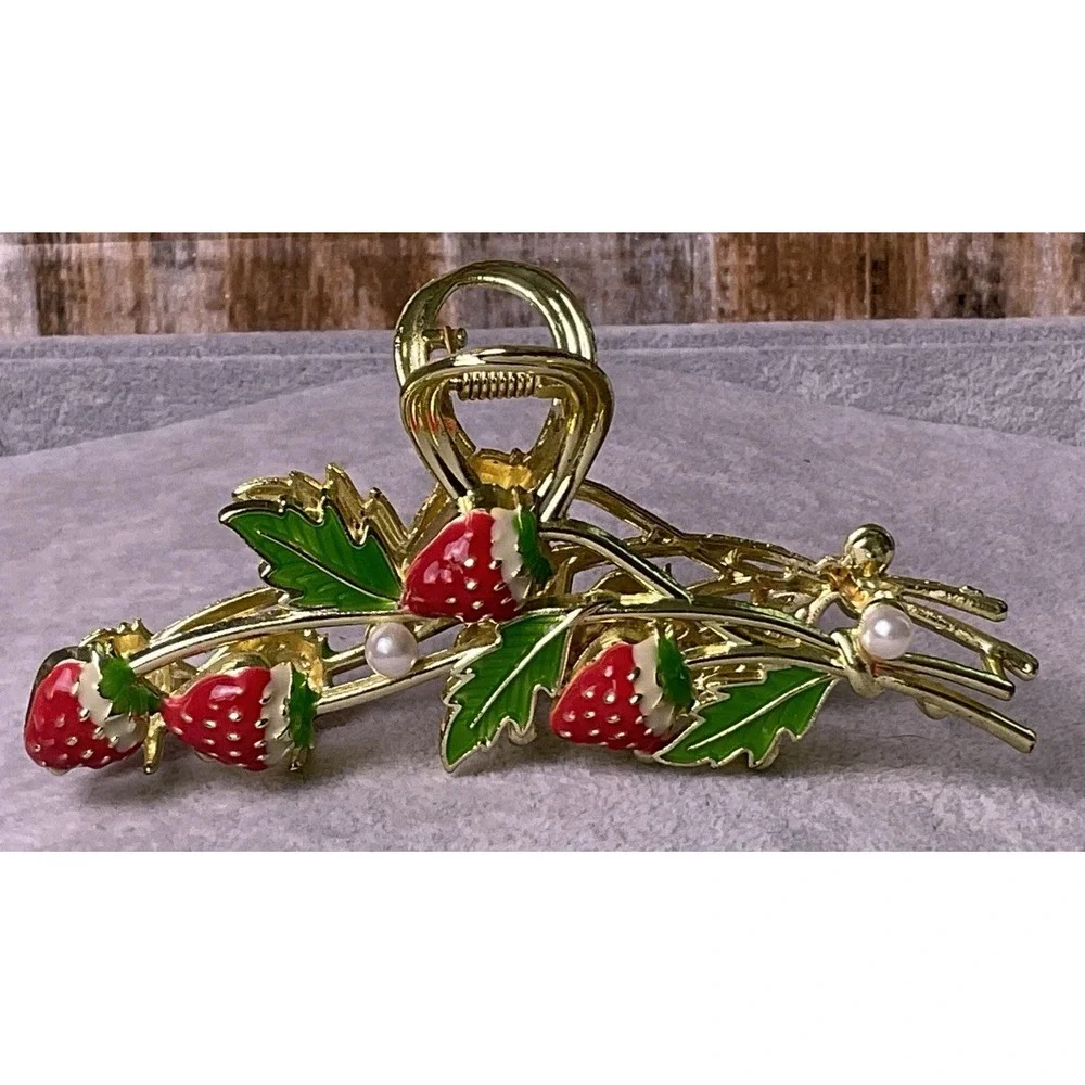 Strawberry and Pearl Metal Claw Hair Clip